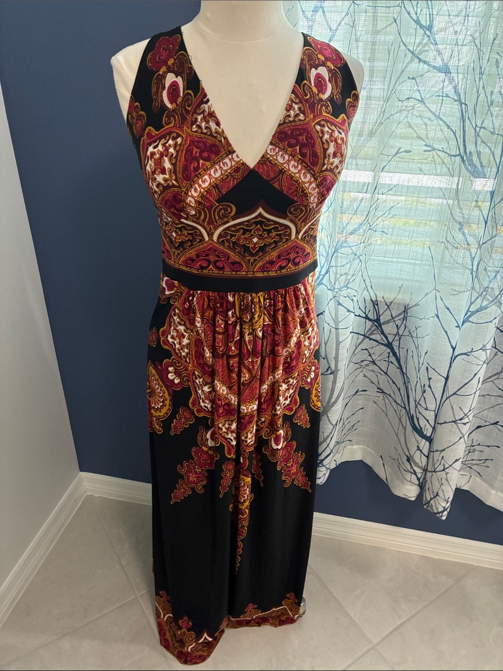 Milano Elegant V-Neck Black Maxi Dress with Red Paisley Print